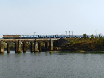 The Mumbai Cst Nagpur Sevagram Express with the help of KYN WCAM3# 21933 makes it's graceful presence felt at the Kaloo viaduct 