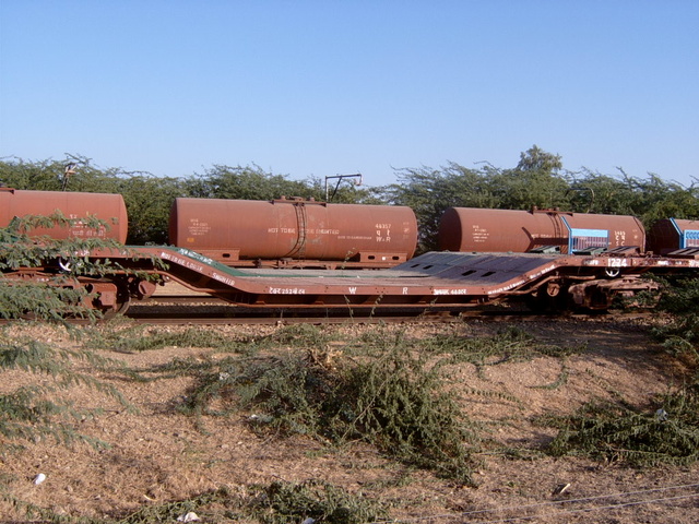 Water_tankers_and_flat_cars_at_nsd.jpg