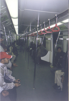 delhimetro_interior_25Dec02.jpg