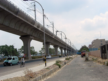 Delhi_Metro_FlyOver.jpg