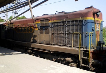 KYN WDM-2 # 17735 with BSR DIVA DEMU at BSR