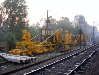 Track_laying_machine.jpg