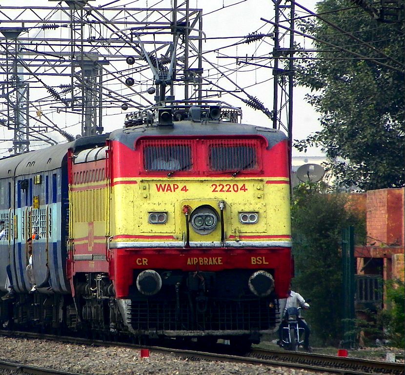 Bhusawal(BSL) based WAP-4 #22204 in Rajdhani livery, caught at Adarsh Nagar Section while hauling the "2218" Kerla Sam