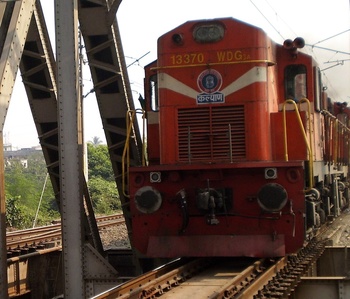 Twin KYN WDG's led by 13370 with BCNA load towards BSR on Kopar Bridge. (Dhirendra Maurya)