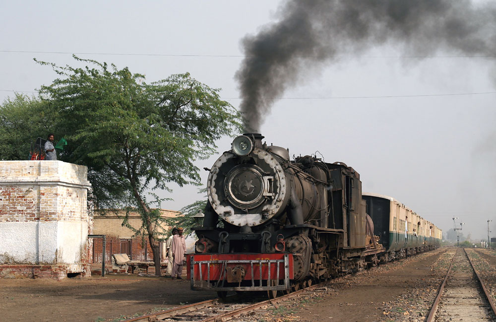 YD #519 arriving at Jamrao Junction