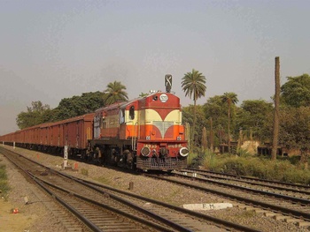 VSKP WDG-3A#14935 with BCNA load at chowka ghat stn going towards LJN from Gonda. (Dhirendra Maurya)