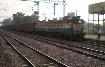 AJNI WAG-7 # 27419 with BCNA load at Indargarh Sumerganj Mandi stn (Dhirendra Maurya)