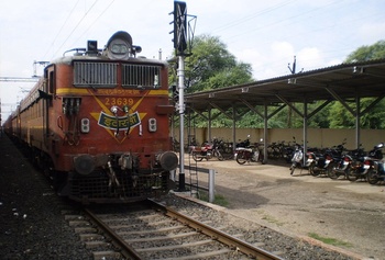 ET WAG-5 duo led by # 23639 pulling its load towards KNW from BSL (Dhirendra Maurya)