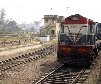 Samastipur WDM-3A # 16038R at Gonda Jn (Dhirendra Maurya)