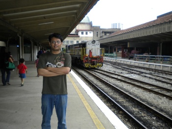 Yours truly at KTM Singapura (Singapore) terminal station with YDM-4 #6723 after alighting the Ekspres Sinaran Pagi