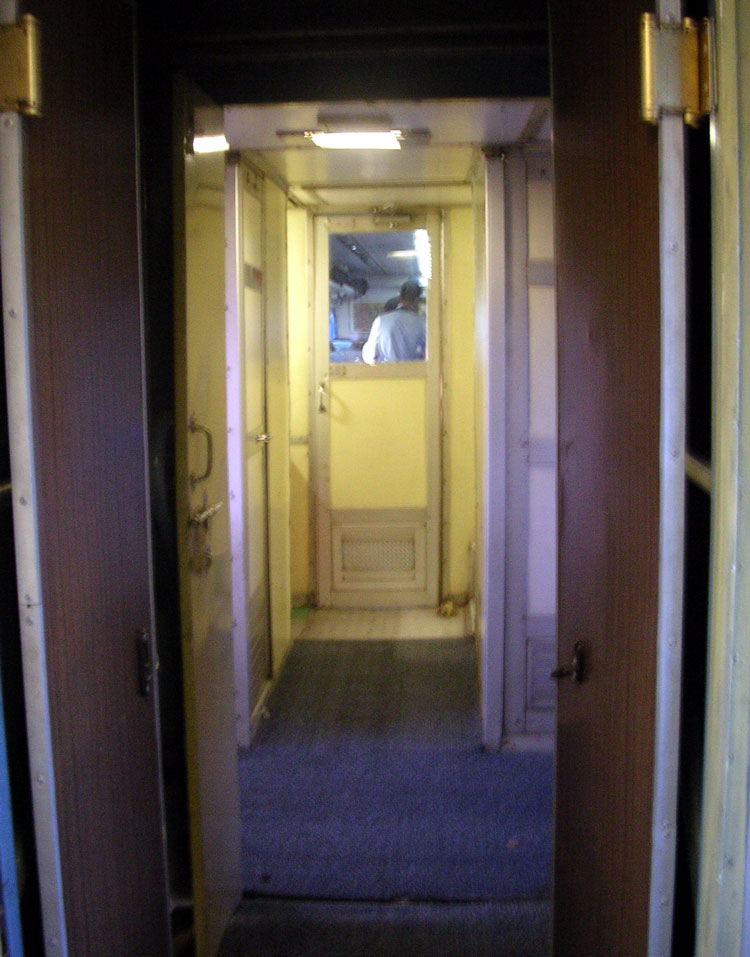 IR20_vestibule_001.jpg