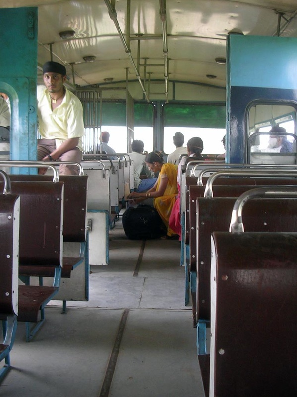 railbus_inside_ver.jpg