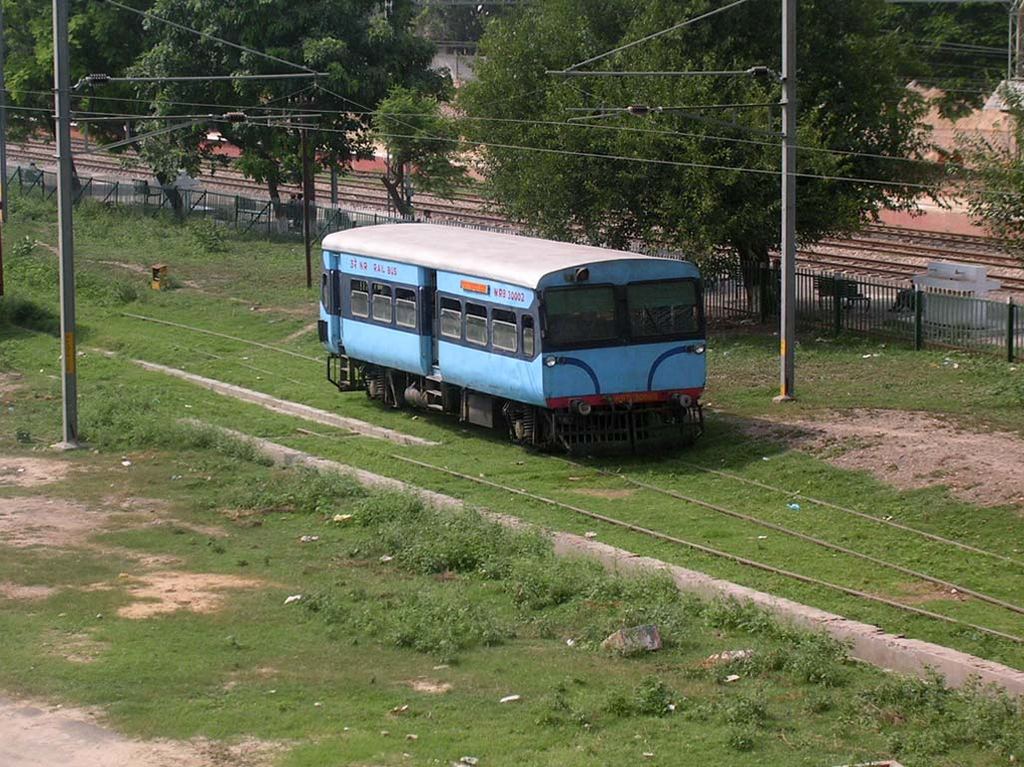 lone_railbus.jpg