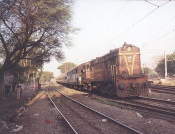 wdm2_18512_daund_pune_shuttle_Apr03.jpg