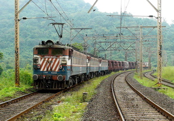 DUSSEHRA DAY BONUS!

10 cabooses climb the ghats with utmost ease with the help of leading KYN WAG-5# 23152, 23340 and triple 