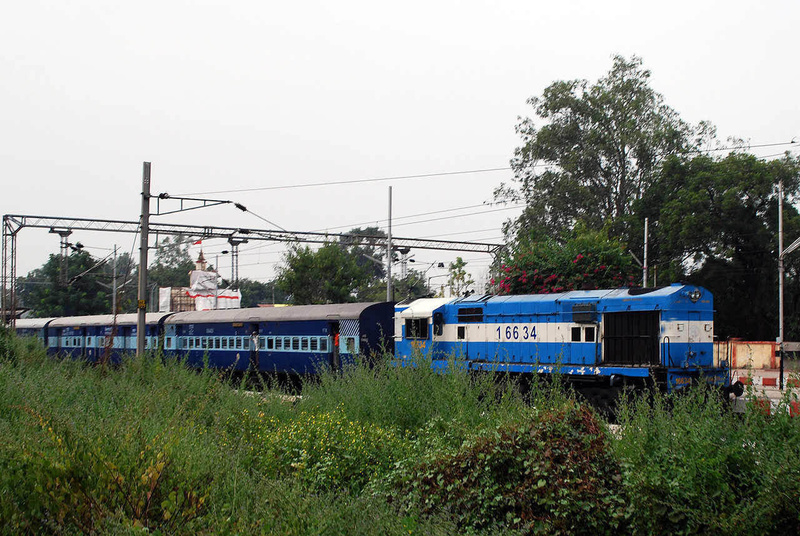 009H-Itwari-Tirodi-Pass-Raipur-WDM2-16634