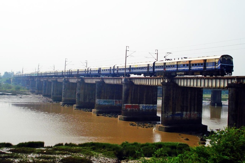 R DSC01751 - 752 ST-BL MEMU - AURANGA BRIDGE