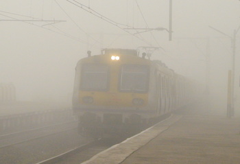 Romancing in the Chilled Morning with Broad Gauge and Narrow Gauge at Neral on Christmas Day!!!