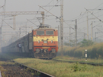 frontiermail_at_pragati_maidan_delhi_vikas_2nov03.jpg