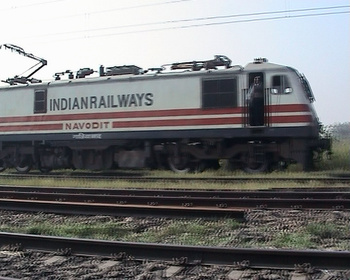 wap5_navodit_tilak_bridge_delhi_vikas_2nov03.jpg