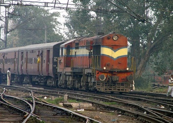 arriving_delhi_delhi_jn_dec03_vikas.jpg