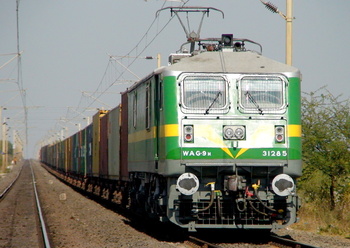 BIA WAG-9H# 31285 looks so clean as if it was just washed a station before. Spotted at Odha, Maharashtra. (Arzan Kotval)