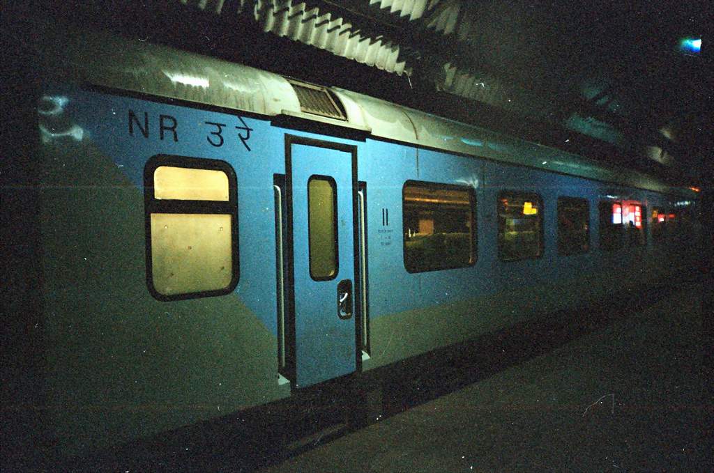 New_Delhi_LKO_Shatabdi2.jpg