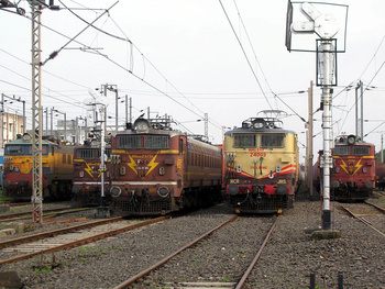 Electric_locos_Vasai_Rd.jpg