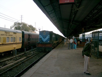 YDM_4_6212_with_the_Ajmer_Mhow_pass_there_was_another_loco_on_the_back_of_this_train_check_the_next_pic.jpg