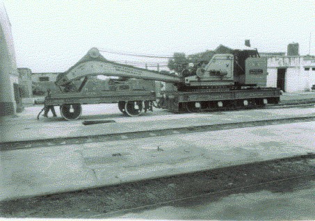 ransomes_rapier_steam_crane_1909_2_rewari_2003.jpg