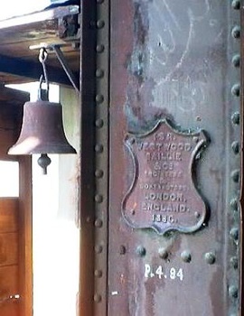 Maker's crest on ironworks of Attock Bridge