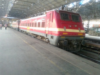 Very clean LGD WAP-4# 22606 taking rest at Mumbai Central. The locos behind LGD WAP-4 are BRC WAP-4# 22813, BL WCAM-1# 21845, BR