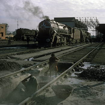 Women clearing the ashpits, Lucknow depot