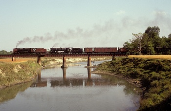 YP 2563 + 3056 at Kaptanganj