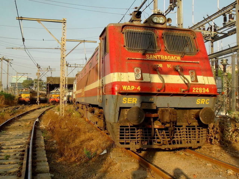 A close up of SRC WAP-4# 22894 with KYN WCAG-1 and KYN WCAM-3 at Vidyavihar (Arzan Kotval)