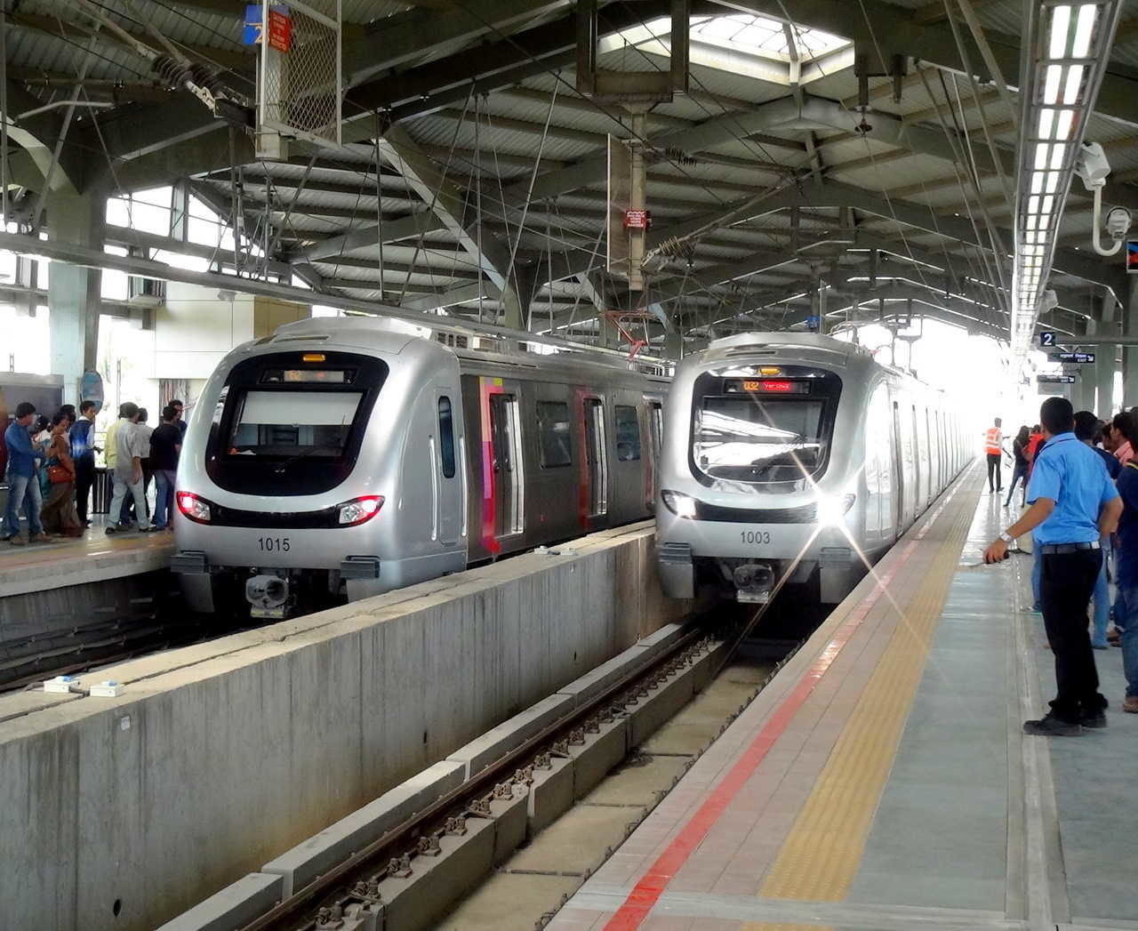 Two cute looking Metro rakes taken at Versova (Arzan Kotval)