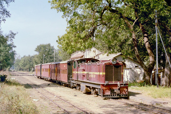 ZDM-5 538 waits with train at Bhadran station