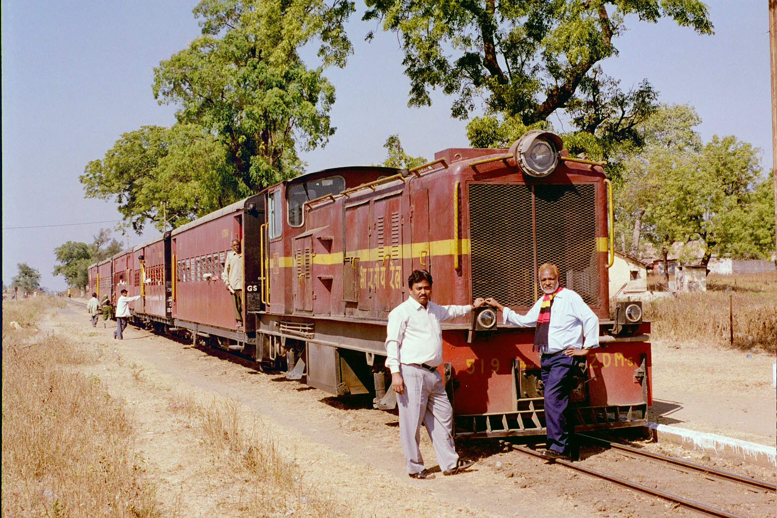 Tankhala branch crew pose with ZDM-5 519