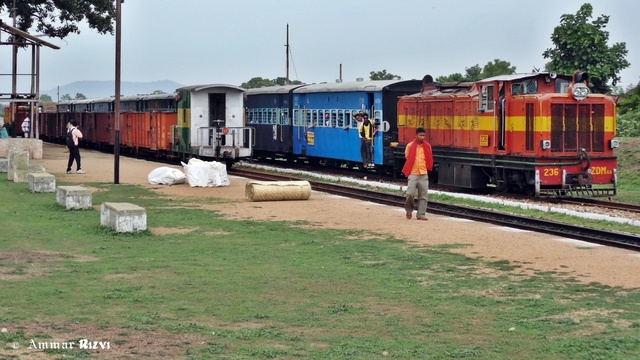 The Legendary 10001 Balaghat Juntion to Jabalpur Junction Satpura Express Ready to Depart from Samnapur Station with Motibagh's 