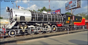 MHOW YG Standing at Indore Junction  (Ammar Rizvi)