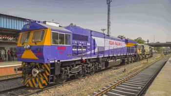An Exclusive Catch of Brand New 2nd WDG-5 in tow behind WDG-4 at Delhi Cantt.  (Sameer Bhatnagar)