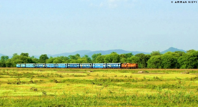 Train No 58864 Jabalpur -Nainpur -Balaghat Narrow Gauge Passenger Very Near to reach Balaghat Junction few Meters before with th