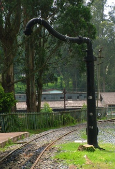 waitingtofillupasteamloco.jpg
