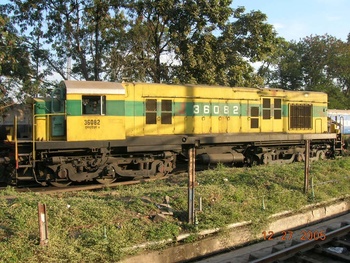 01-36082-ET-shunter-at-NGP.jpg