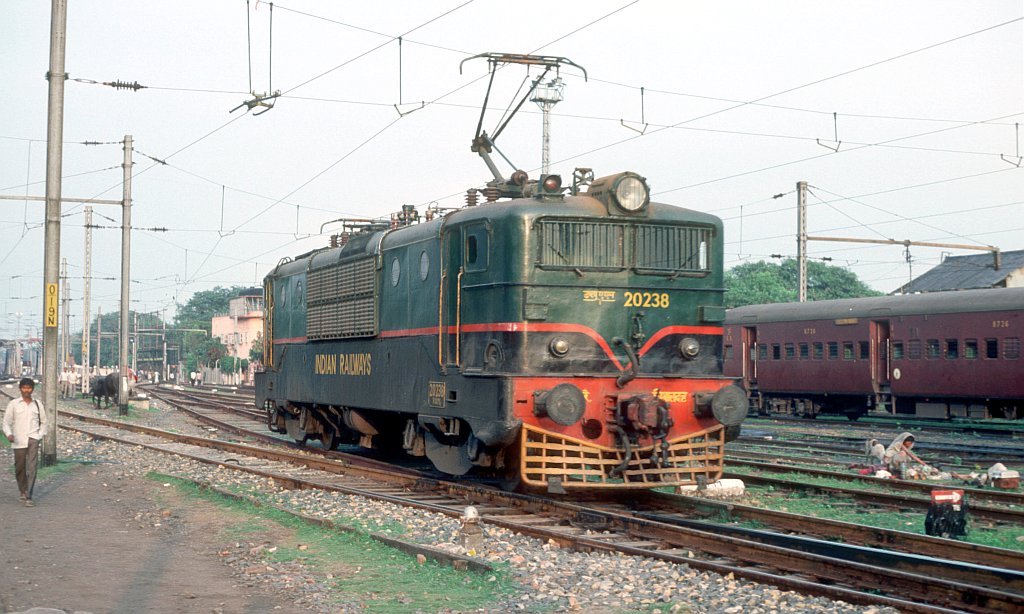 WAM1_20238CalcuttaSealdah25-2-92