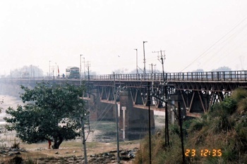 Kachhala Brdge seen from approach road.jpg