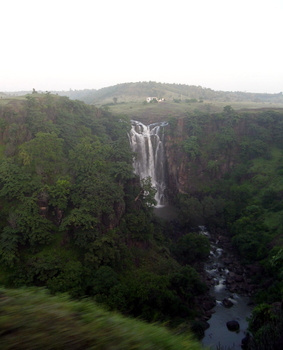 Patalpani_waterfall