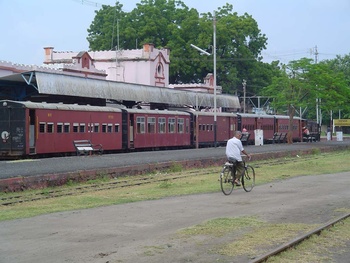Train_to_Jambusar_Pratap_Nagar_station.jpg