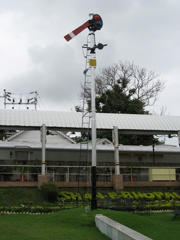 2--Shaan-E-Bhopal-Signal at the entrance