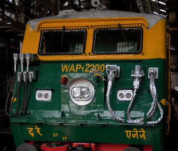 Close-up of the connectors on Sapthagiri WAP1 22001 AJJ. On the left are the MU-cables and on the right, Hotel-Load cables. (poo